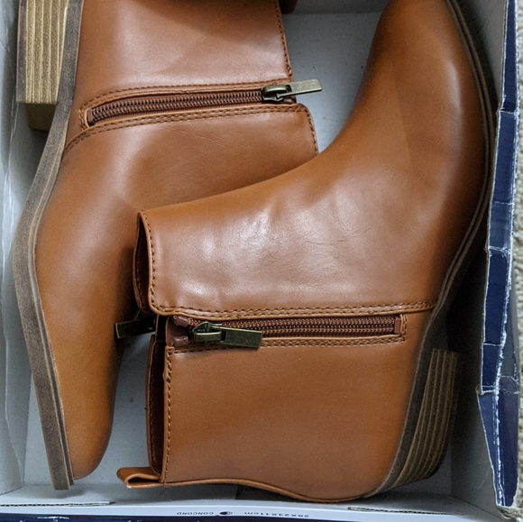 Shoes - Picture 2 of 16